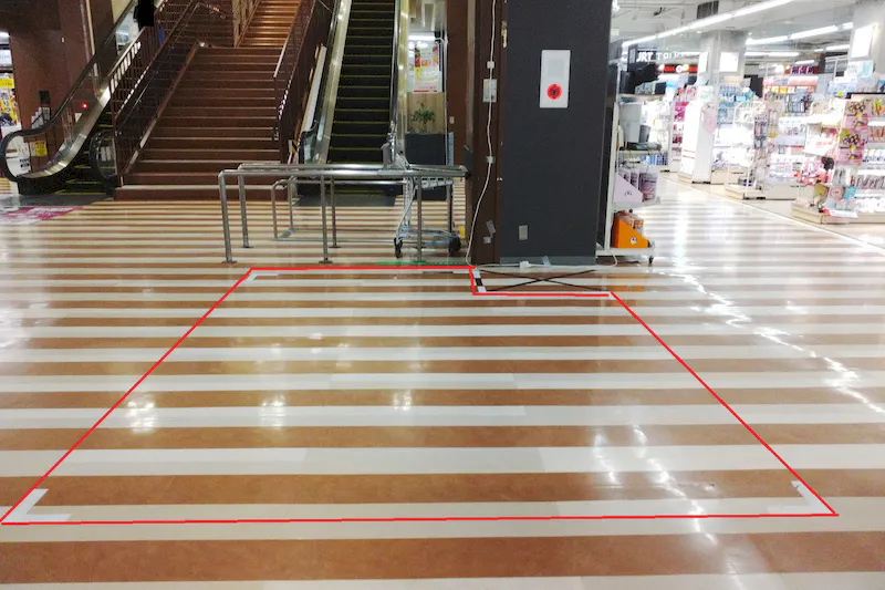 【イオンスタイル笹丘（福岡県）】地下中央階段前　化粧品側　催事スペース