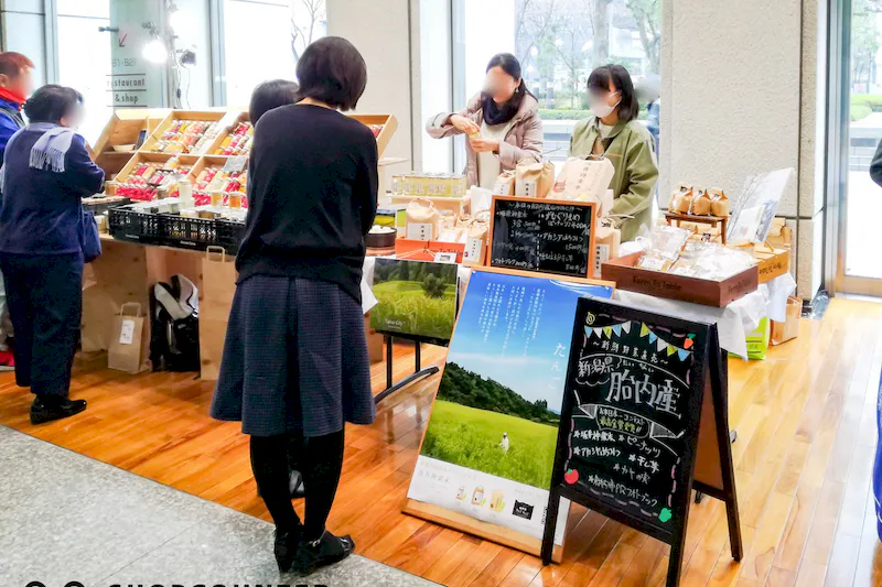 【新宿駅7分】原則として祝日を除く毎月第2木曜日・第4木曜日開催、新宿野村ビル1F屋内にあるマルシェスペース