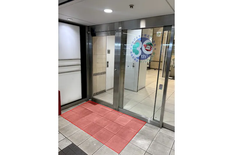 【京急百貨店】京急百貨店１階「ウィング入口前」