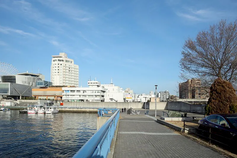 【大阪港駅4分】海近くのレトロビル1F｜窓から自然光が入る広い空間｜駐車2台可｜ペット撮影要相談