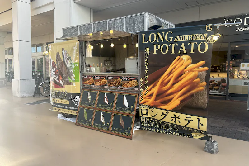 【イオン秦野】プロモーションやキッチンカーに最適な地域密着型のショッピングセンター1F正面入口近くの屋外スペース（バイク側）
