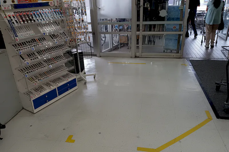 【スーパーバリュー 越谷店】入口横 各種プロモーション、会員獲得イベントに最適なスーパーマーケットの屋内催事イベントスペース