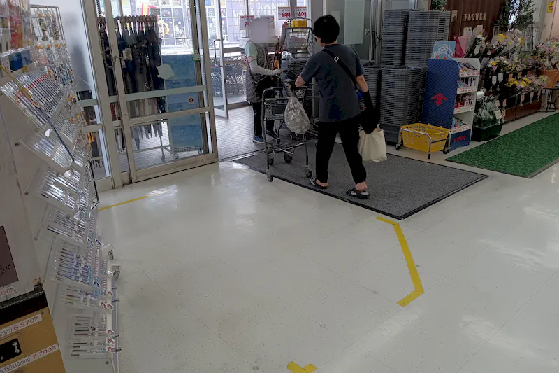 【スーパーバリュー 越谷店】入口横 各種プロモーション、会員獲得イベントに最適なスーパーマーケットの屋内催事イベントスペース