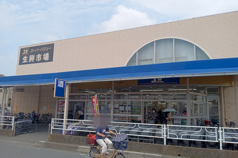 【スーパーバリュー 越谷店】入口横 各種プロモーション、会員獲得イベントに最適なスーパーマーケットの屋内催事イベントスペース