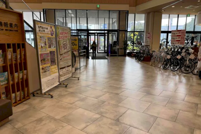【イオンスタイル仙台卸町】1F中央エスカレーター横 販促プロモーションに最適なスーパー店内催事イベントスペース