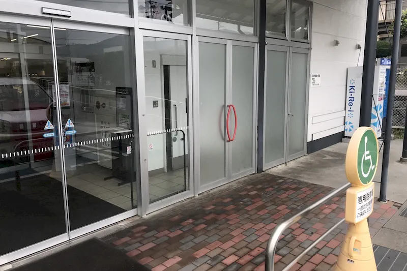 【西友　岡谷北店】屋外入口横　ポップアップストア(物販、食物販)やプロモーション用途に最適なスーパー店内催事イベントスペースの画像