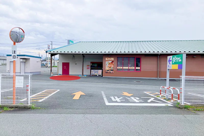 【ダイナム山梨南アルプス店ゆったり館｜割引キャンペーン実施中】キッチンカー出店やプロモーションイベントに最適なアミューズメント施設の屋外スペース