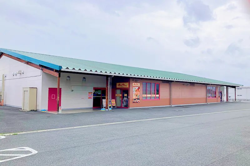 【ダイナム山梨南アルプス店ゆったり館｜割引キャンペーン実施中】キッチンカー出店やプロモーションイベントに最適なアミューズメント施設の屋外スペース