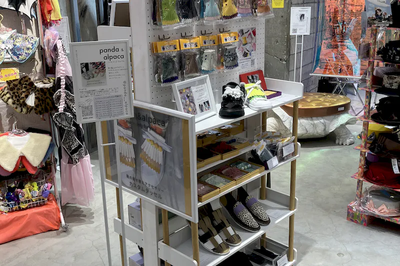 【ラフォーレ原宿／明治神宮前駅1分】愛と狂気のマーケット ポップアップストアやアート展示、商品PR等に最適、販売員スタッフ不要なラック(什器持込)