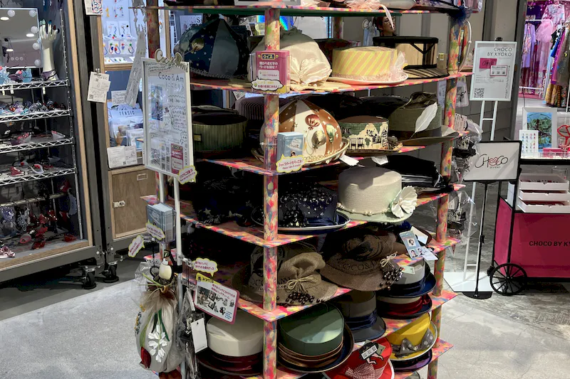 【ラフォーレ原宿／明治神宮前駅1分】愛と狂気のマーケット ポップアップストアやアート展示、商品PR等に最適、販売員スタッフ不要なラック(什器持込)の画像