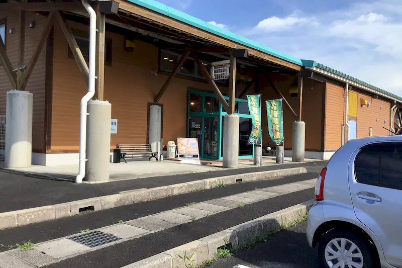 【ダイナム出雲店｜割引キャンペーン実施中】キッチンカーや各種プロモーションに最適なアミューズメント施設のイベントスペース（出入口横）