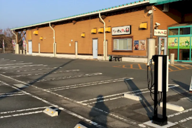 【ダイナム福岡大刀洗店ゆったり館｜割引キャンペーン実施中】キッチンカー出店やプロモーションイベントに最適なアミューズメント施設のイベントスペース①（めん六や側）