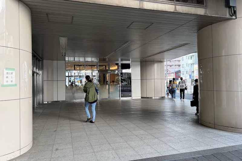 【横浜市営地下鉄ブルーライン新羽駅｜割引キャンペーン実施中】各種プロモーションや物販、食物販のポップアップストアに最適な改札外出口付近の屋外イベントスペース