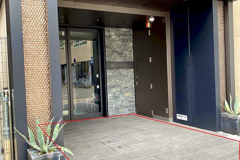 【本町駅4分】PR催事や食物販に適したホテルの軒先が利用可能な路面スペース