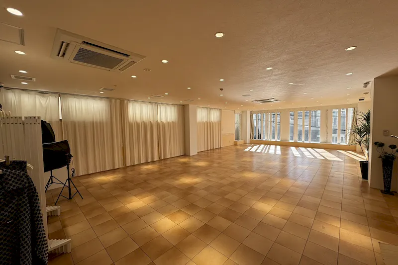 【表参道駅3分】アパレルの展示受注会におすすめ！セレクトショップ併設のミニマルな路面ギャラリー