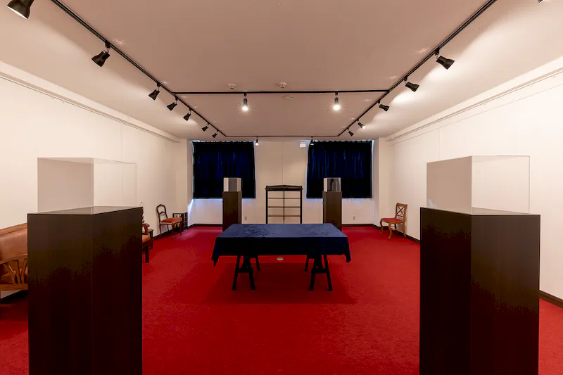 【札幌市中央区】アート系の展示会やポップアップストア等に最適な高級感のある赤のフロアが特徴的なギャラリースペース