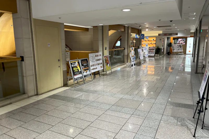 【京急百貨店】京急百貨店10階吹き抜け周り_販促プロモーション・展示企画に最適！