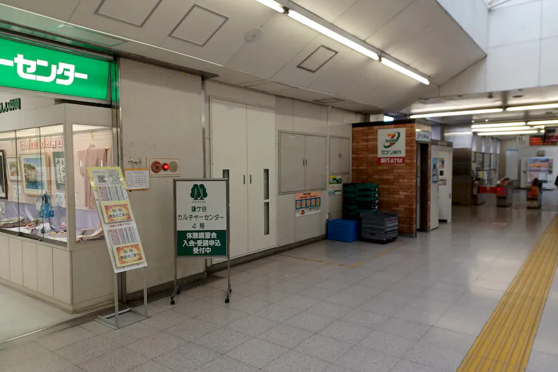 【鎌ヶ谷大仏駅】（改札外）食物販やポップアップストアに最適な人の流動が多い改札前コンコース