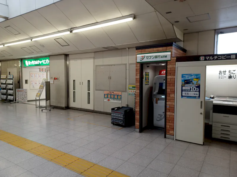 【鎌ヶ谷大仏駅】（改札外）食物販やポップアップストアに最適な人の流動が多い改札前コンコースの画像3
