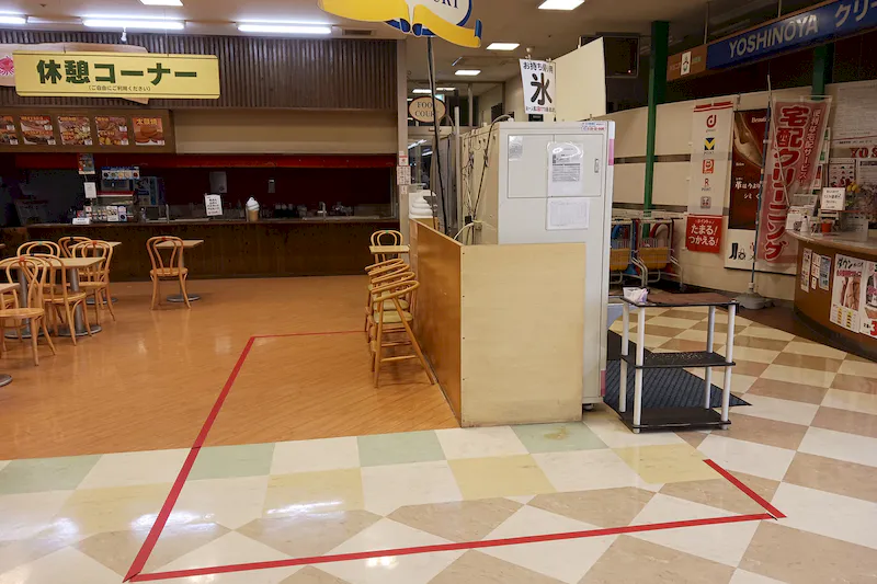 【スピナマート穴生店】イートインコーナー前 販促プロモーションや物販に最適なスーパー店内催事イベントスペース