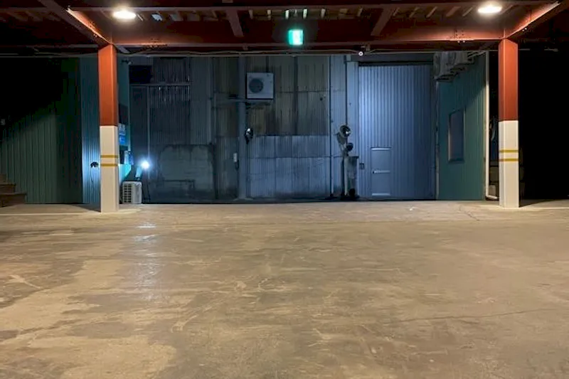 【兵庫県南あわじ市】バイク・車展示OK！音出し可能な廃倉庫リノベーション空間「cafe & bar 526」