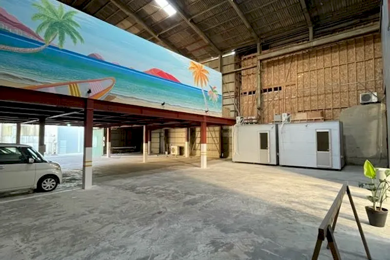 【兵庫県南あわじ市】バイク・車展示OK！音出し可能な廃倉庫リノベーション空間「cafe & bar 526」