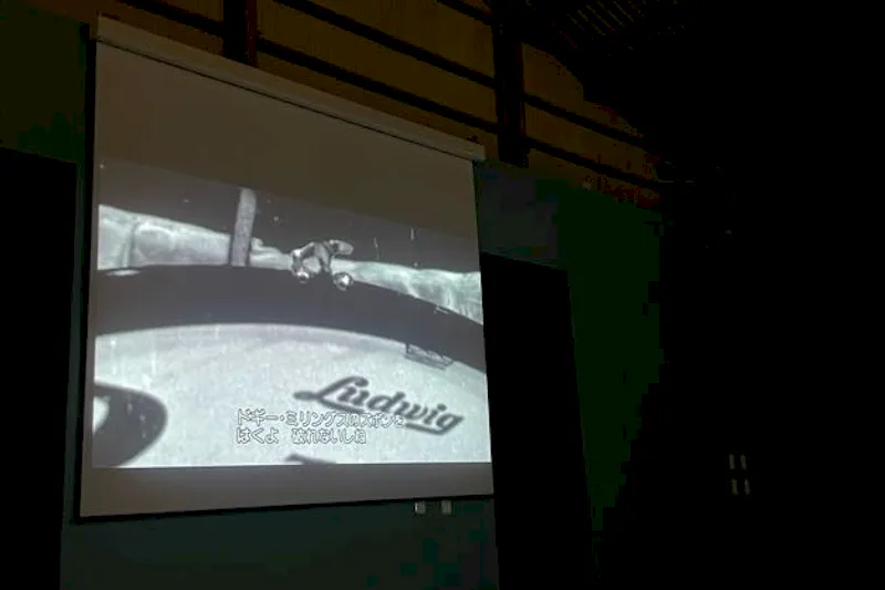 【兵庫県南あわじ市】バイク・車展示OK！音出し可能な廃倉庫リノベーション空間「cafe & bar 526」