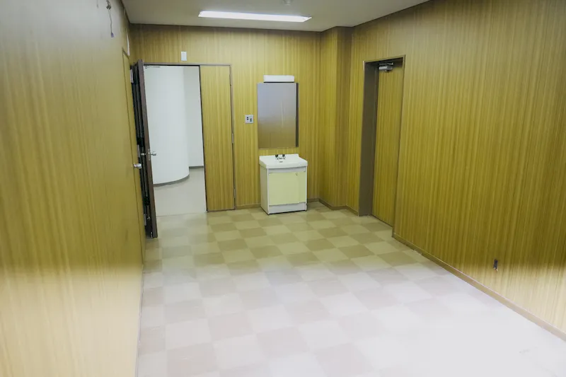 【飯田橋駅2分】撮影やイベントに最適な学校跡地のレンタルスペース（講師室）