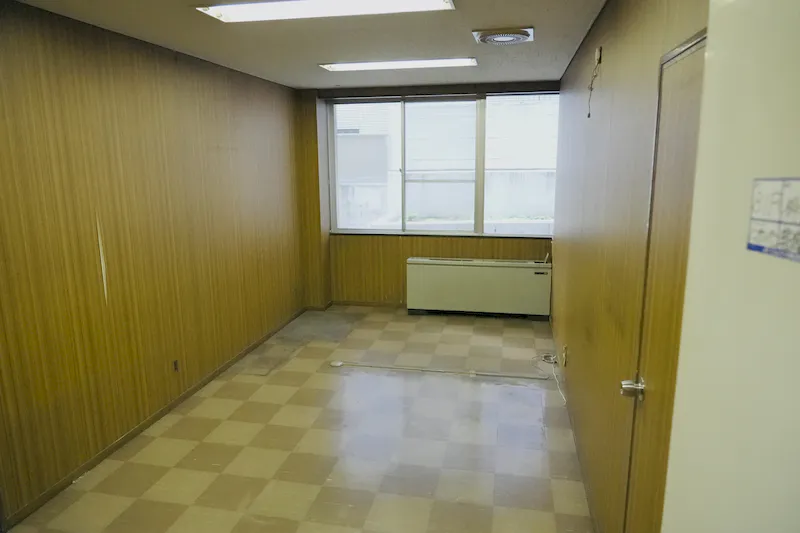 【飯田橋駅2分】撮影やイベントに最適な学校跡地のレンタルスペース（講師室）
