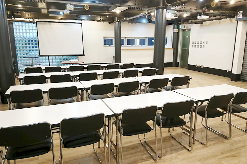 【明治神宮前(原宿)駅1分】ラフォーレ原宿裏通りの好立地！展示会、ポップアップ、チェキ会、控室などに最適です。