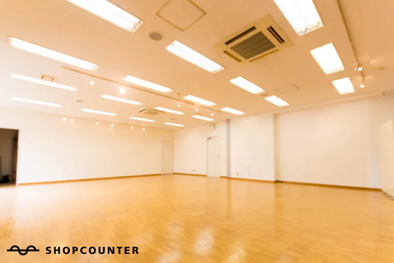 【明治神宮前（原宿）駅1分】展示会、セミナーに適した窓から緑を見渡せるイベントスペース（B）