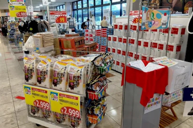 【西友　北綾瀬店】店内入口付近　ポップアップストア(物販、食物販)やプロモーション用途に最適なスーパー店内催事イベントスペース