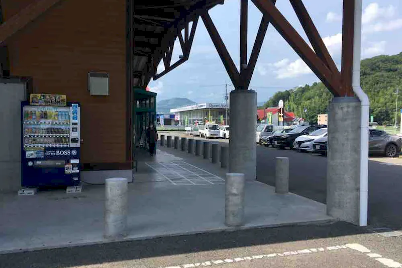 【ダイナム兵庫篠山店｜割引キャンペーン実施中】物販やプロモーションイベントの開催に最適なアミューズメント施設のイベントスペース（駐車場前）