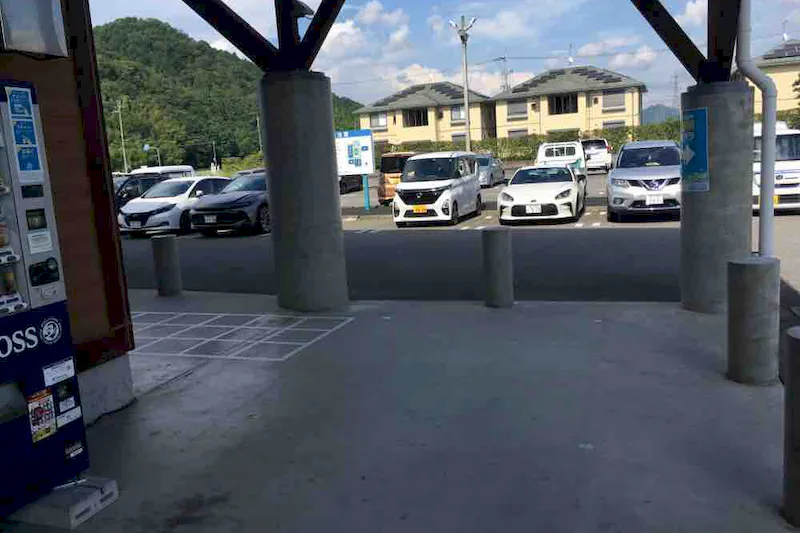 【ダイナム兵庫篠山店｜割引キャンペーン実施中】物販やプロモーションイベントの開催に最適なアミューズメント施設のイベントスペース（駐車場前）