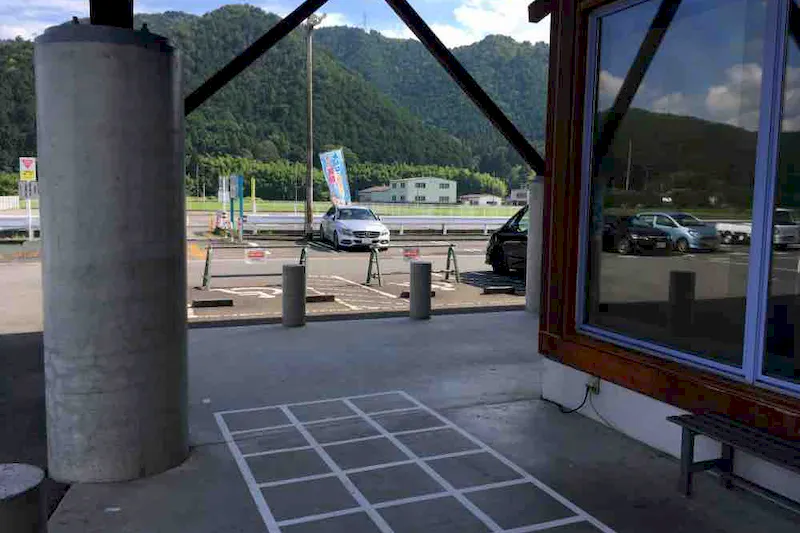 【ダイナム兵庫篠山店｜割引キャンペーン実施中】物販やプロモーションイベントの開催に最適なアミューズメント施設のイベントスペース（駐車場前）