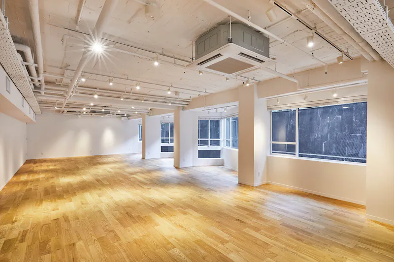 【原宿駅1分】アパレルの展示会や招待制販売会、ショールーム等に最適な駅近の多機能イベントスペース