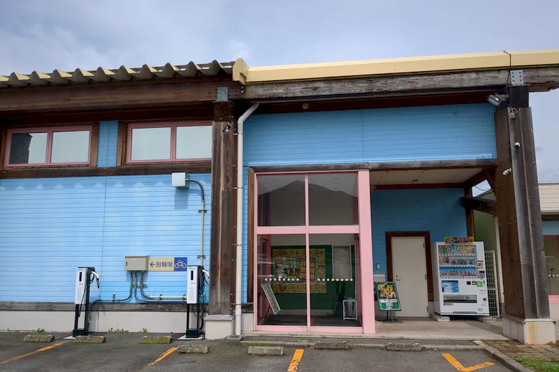 【ダイナム福井大野店ゆったり館｜割引キャンペーン実施中】キッチンカーやプロモーションイベントの開催に最適なアミューズメント施設のイベントスペース（カウンター側）