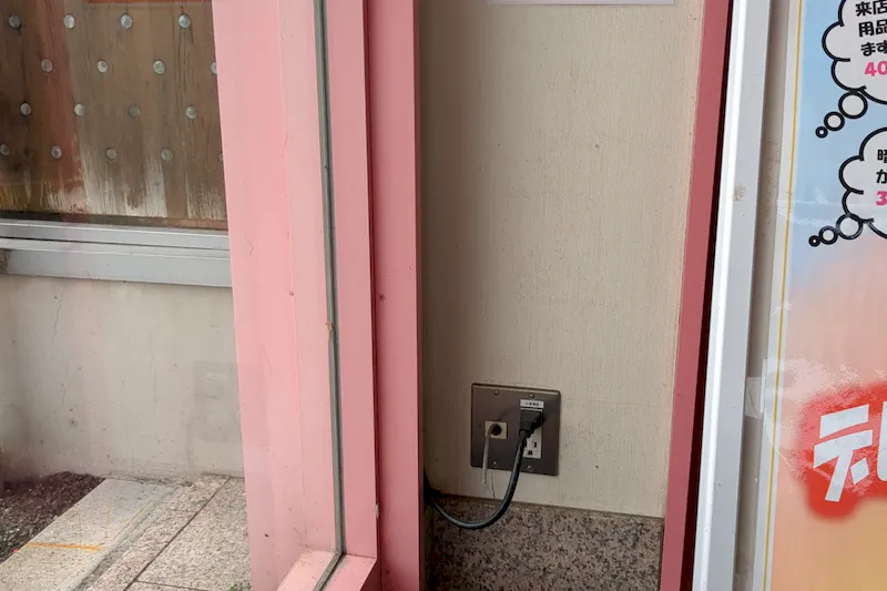 【ダイナム福井大野店ゆったり館｜割引キャンペーン実施中】キッチンカーやプロモーションイベントの開催に最適なアミューズメント施設のイベントスペース（カウンター側）