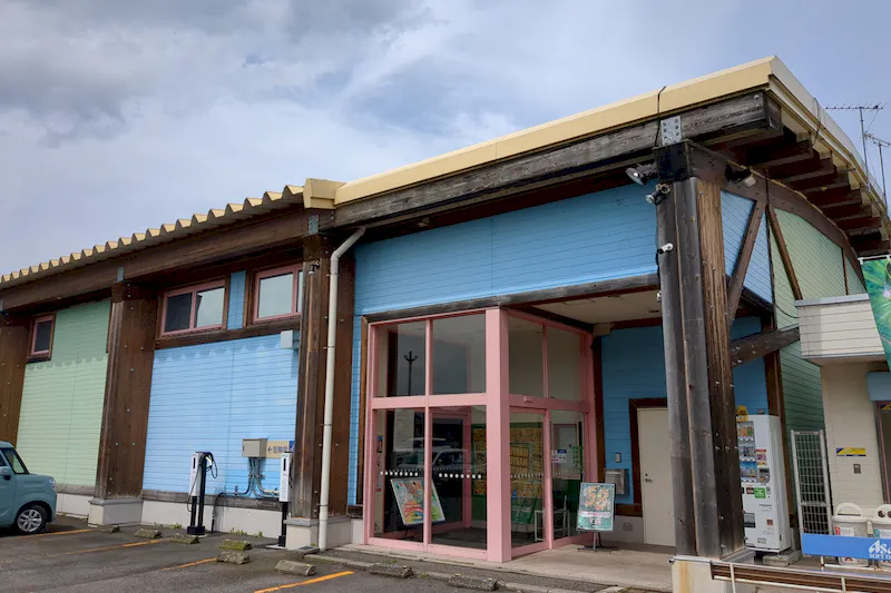 【ダイナム福井大野店ゆったり館｜割引キャンペーン実施中】キッチンカーやプロモーションイベントの開催に最適なアミューズメント施設のイベントスペース（カウンター側）