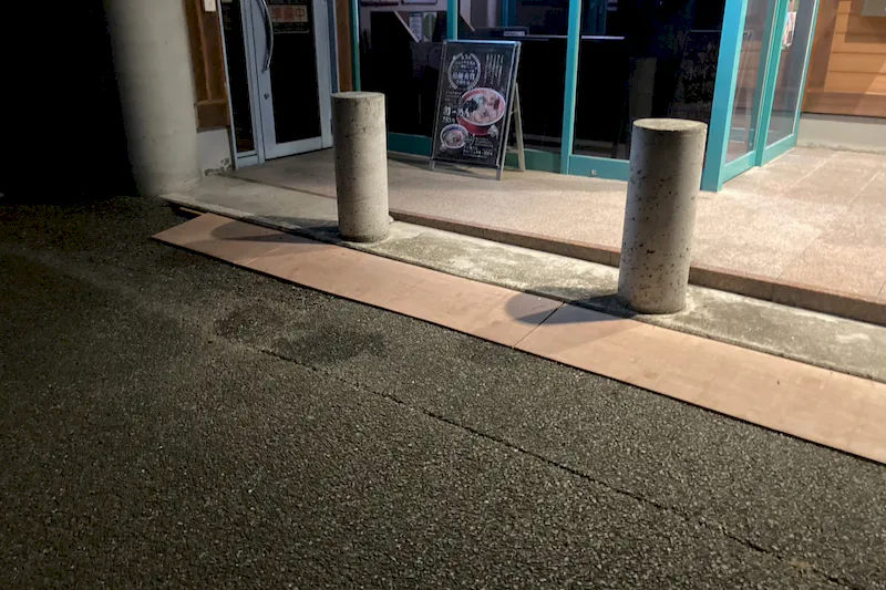 【ダイナム熊本八代南店ゆったり館｜割引キャンペーン実施中】プロモーションイベントに最適なアミューズメント施設のイベントスペース（正面側）