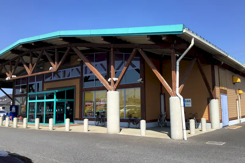 【ダイナム茨城神栖店｜割引キャンペーン実施中】キッチンカー出店やプロモーションイベントに最適なアミューズメント施設のイベントスペース（駐車場前）