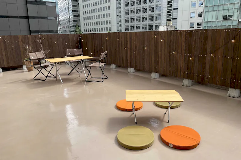 【JR新宿駅徒歩10分】キッチン・音響設備付き貸切スペース！撮影、動画配信、オフサイトMTG、懇親会、会議、勉強会などに(1F＋屋上)