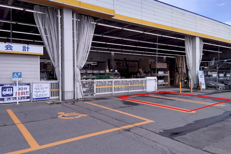 【サンデー花輪店】屋外駐車場　キッチンカーの出店に最適なホームセンター内駐車場の屋外イベントスペース