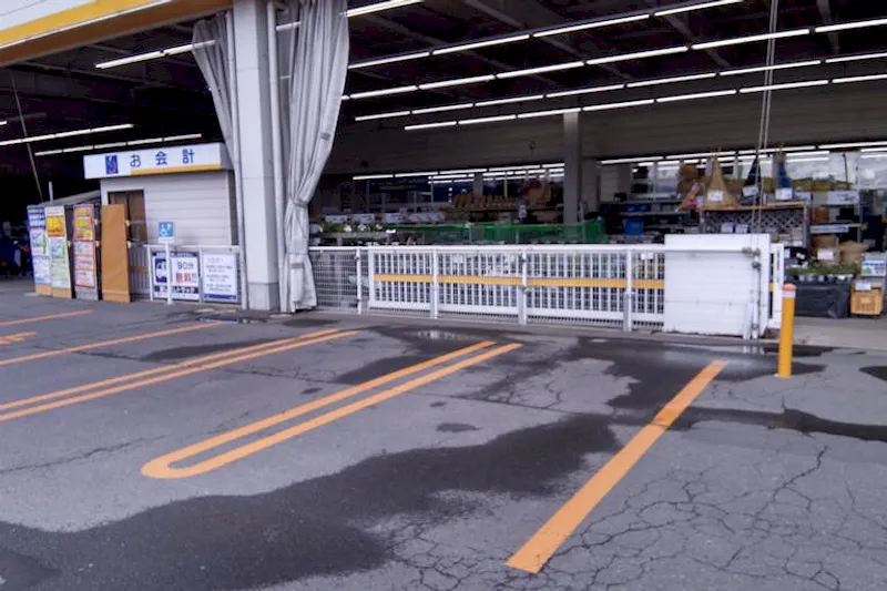 【サンデー花輪店】屋外駐車場　キッチンカーの出店に最適なホームセンター内駐車場の屋外イベントスペース