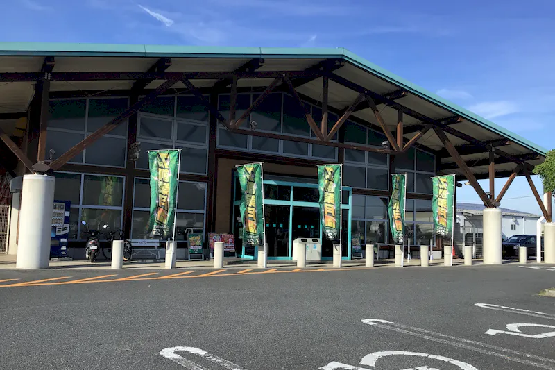 【ダイナム玉野店｜割引キャンペーン実施中】キッチンカーやプロモーションに最適なアミューズメント施設のイベントスペース（出入口右）