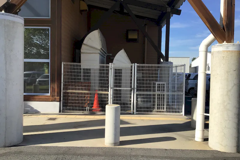 【ダイナム玉野店｜割引キャンペーン実施中】キッチンカーやプロモーションに最適なアミューズメント施設のイベントスペース（出入口右）