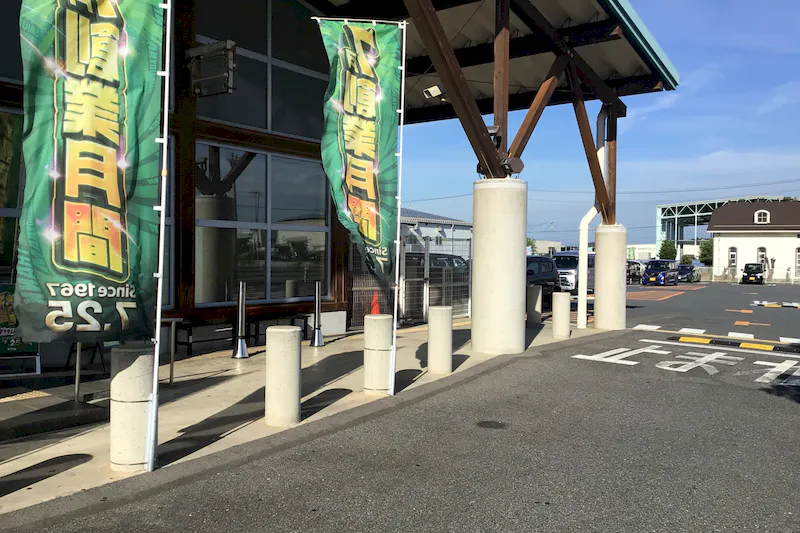 【ダイナム玉野店｜割引キャンペーン実施中】キッチンカーやプロモーションに最適なアミューズメント施設のイベントスペース（出入口右）