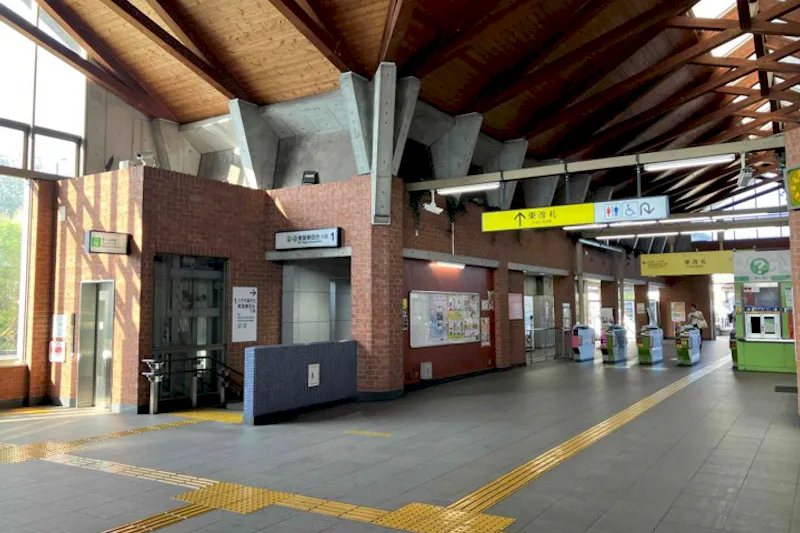 【船橋日大前駅】プロモーションや食物販に最適な人流の多い東口改札前スペース