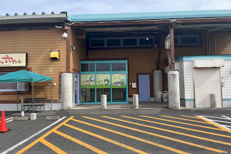 【ダイナム鹿児島指宿店ゆったり館｜割引キャンペーン実施中】キッチンカー出店やプロモーションイベントに最適なアミューズメント施設のイベントスペース（めん六や側）