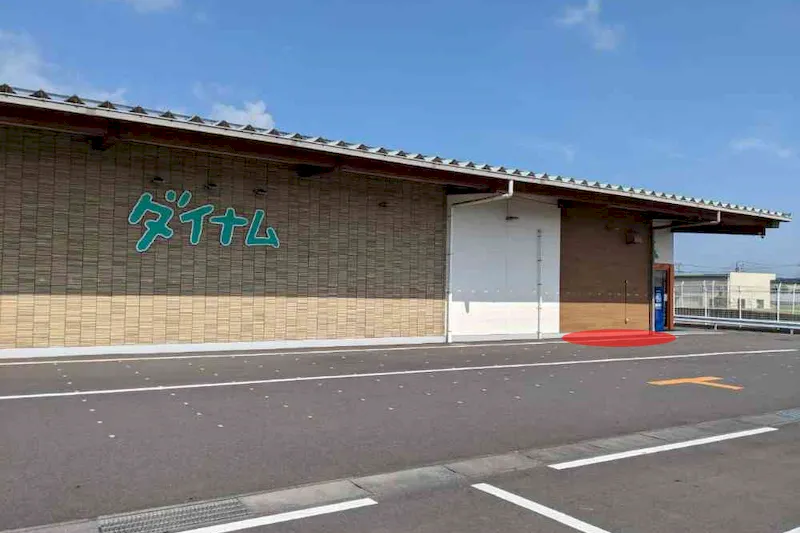 【ダイナム茨城稲敷店｜割引キャンペーン実施中】キッチンカー出店やプロモーションイベントに最適なアミューズメント施設のイベントスペース